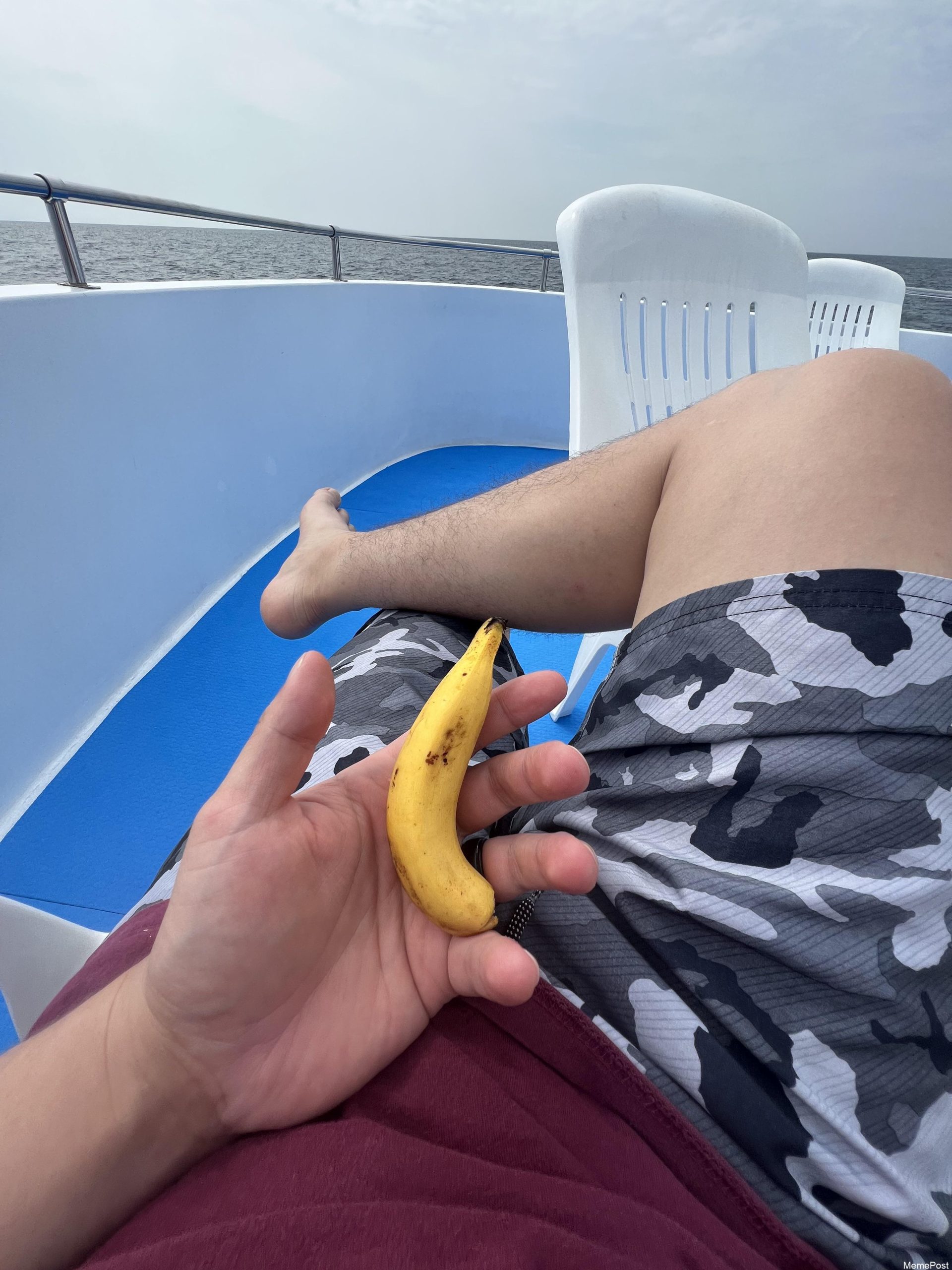 Above Average Size Banana: A Hilarious Take on Fruit Humor and Unexpected Measurements! 🍌😂