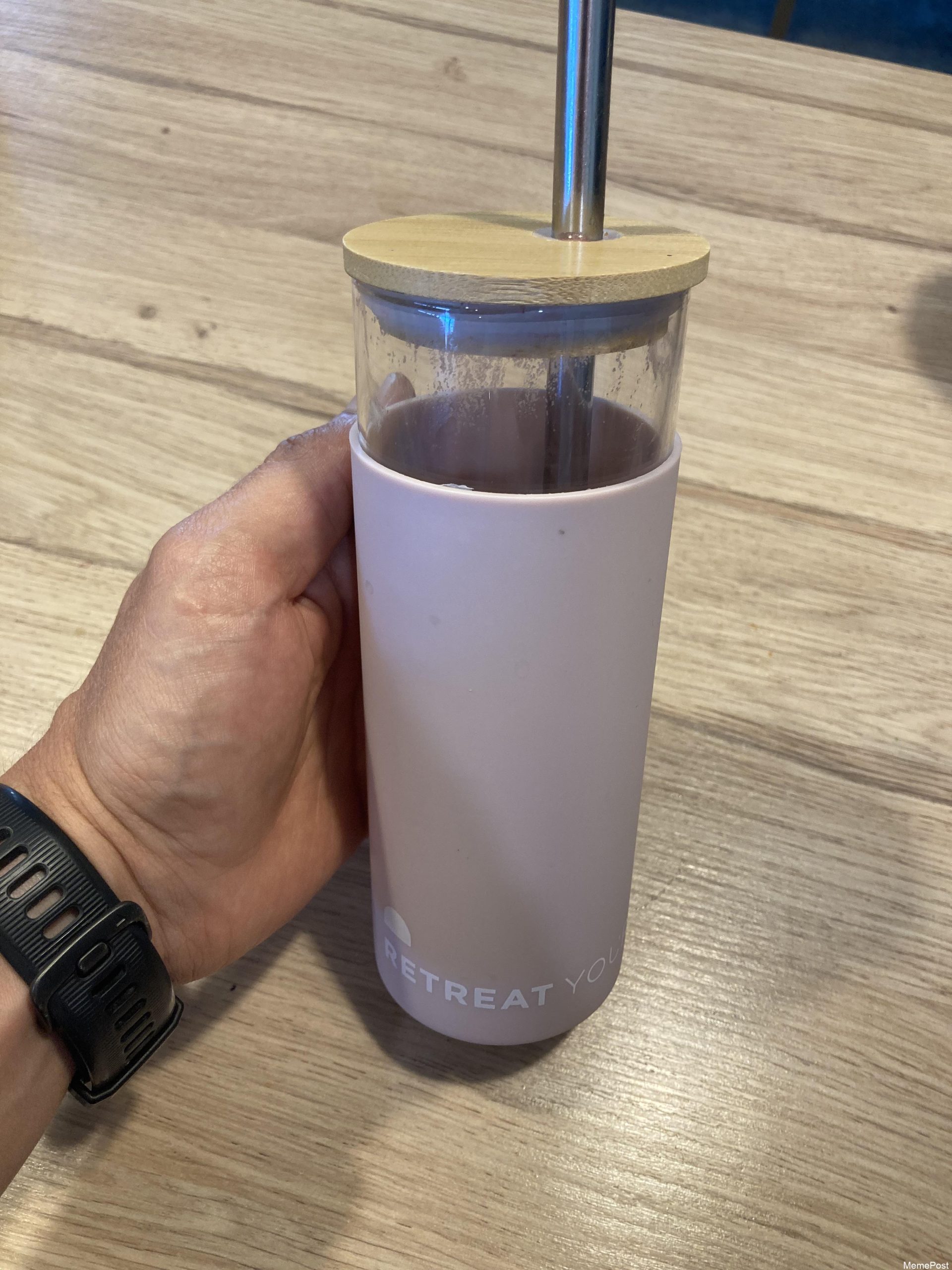 New Smoothie Cup: Airtight Seal Makes It Impossible to Sip Smoothies with Provided Straw!